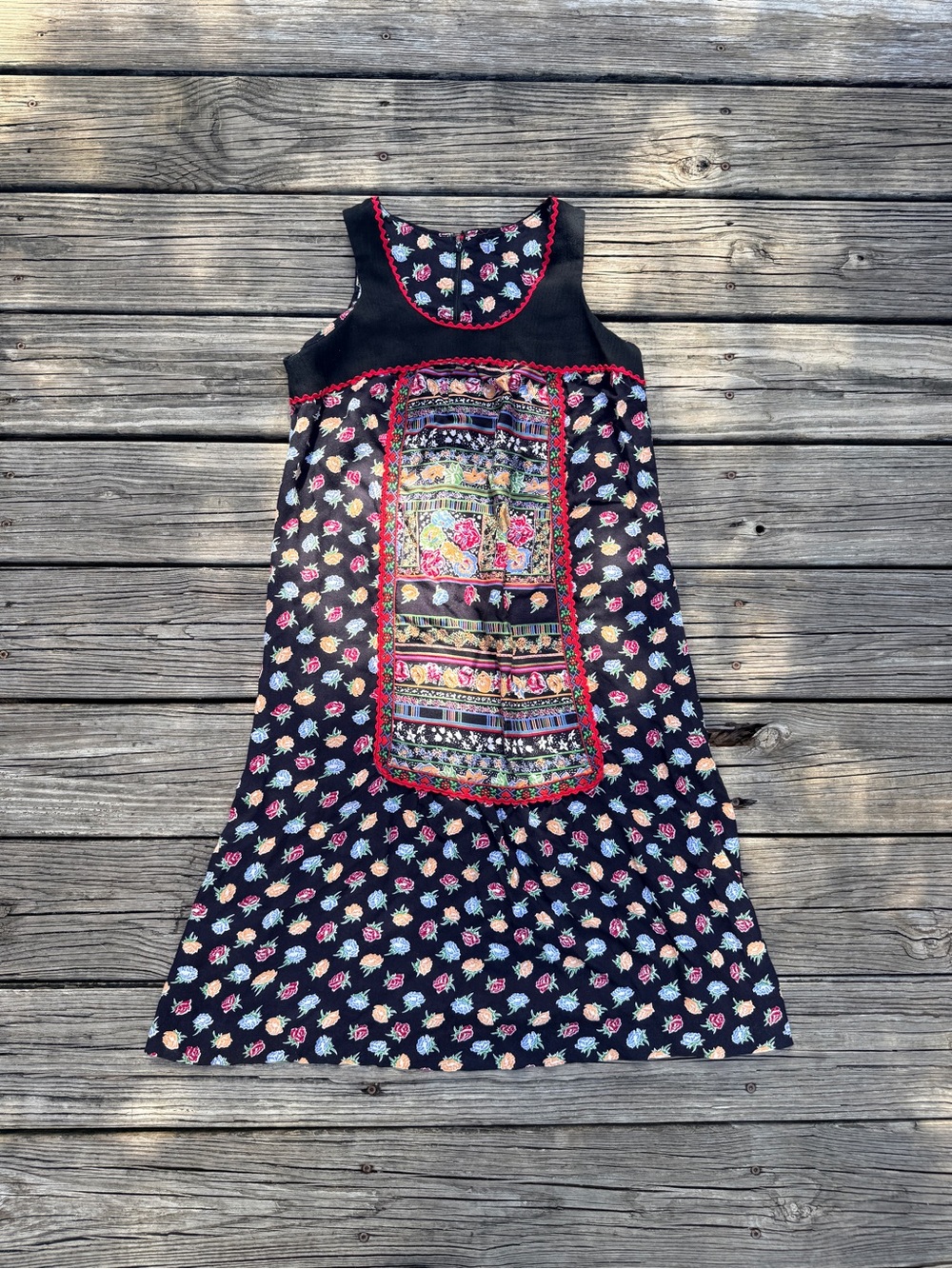 Vintage 70s floral summer house dress